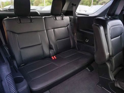 Used 2023 Ford Explorer XLT w/ Equipment Group 202A AWD/4WD image 13