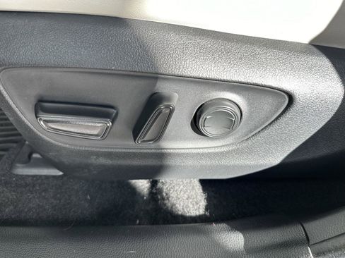 Used 2022 Toyota RAV4 XLE Premium image 29