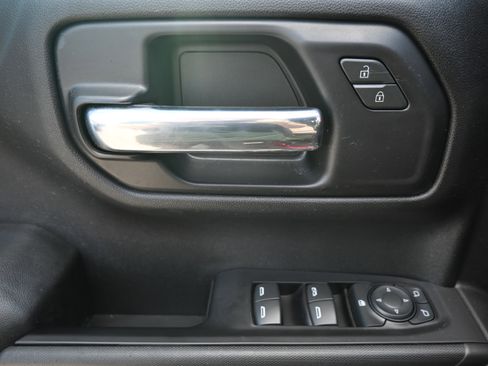 Used 2020 Chevrolet Silverado 1500 Custom w/ Custom Value Package image 26