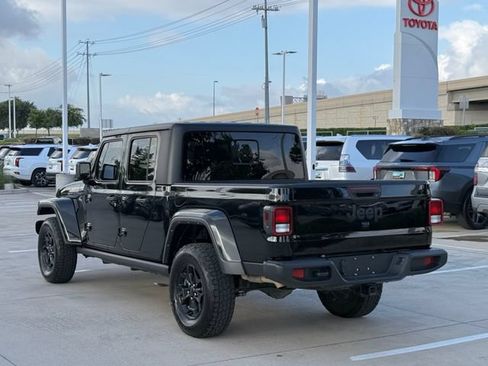 Used 2023 Jeep Gladiator Sport AWD/4WD image 7