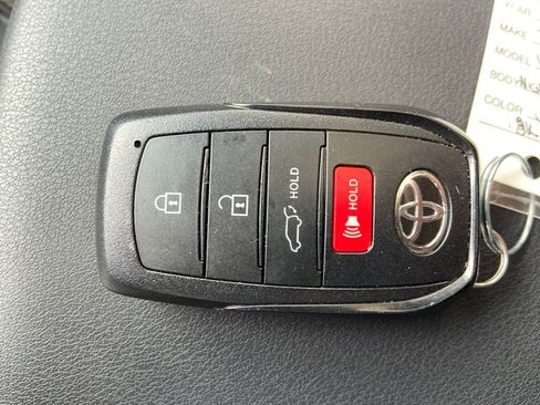 Used 2023 Toyota Venza Nightshade image 35