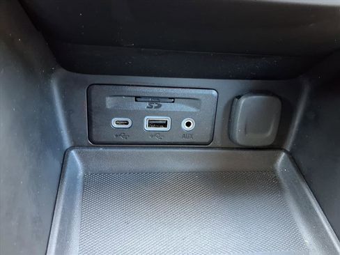 Used 2024 GMC Terrain SLT w/ Infotainment Package II image 8