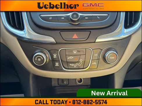 Used 2018 Chevrolet Equinox LT FWD image 24