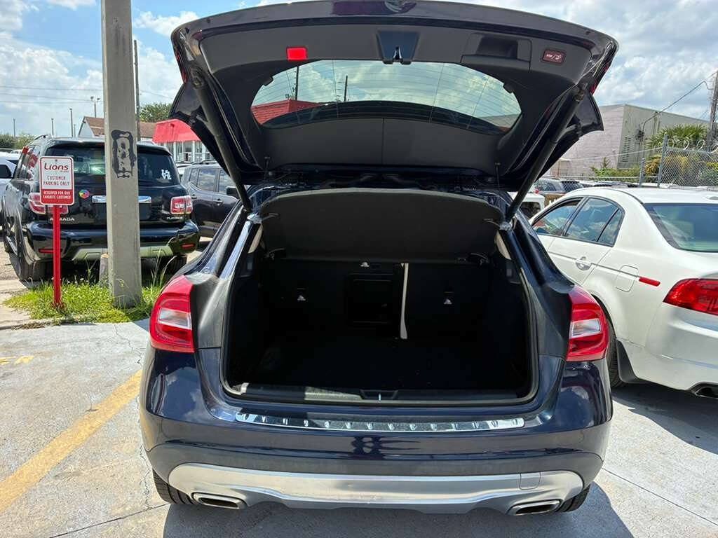 Used 2017 Mercedes-Benz GLA 250 4MATIC image 6