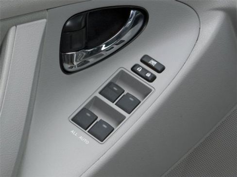 Used 2010 Toyota Camry LE image 18