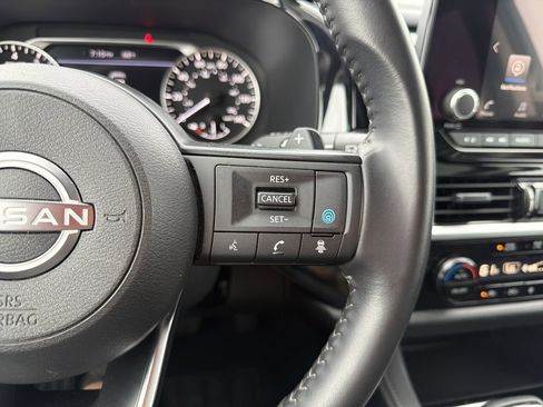 Used 2025 Nissan Pathfinder SV image 28