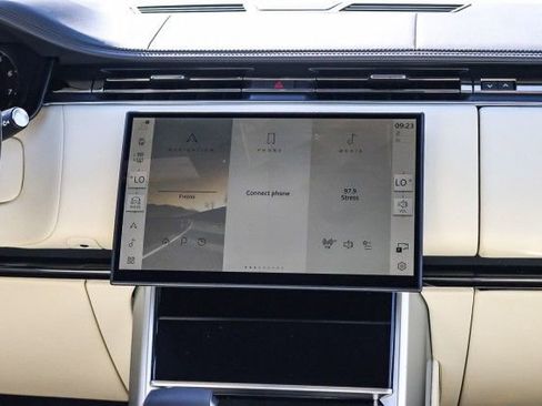 New 2025 Land Rover Range Rover SE image 16