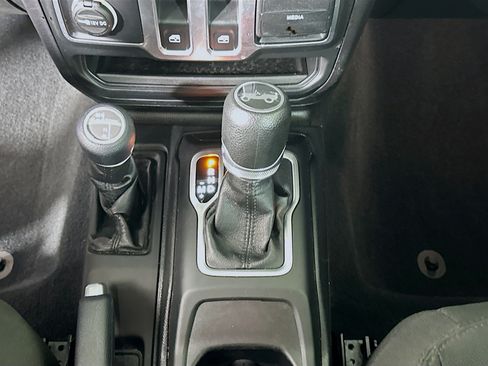 Used 2018 Jeep Wrangler Sport AWD/4WD image 23