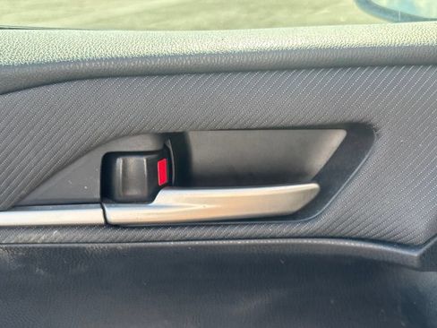 Used 2025 Toyota Camry SE FWD image 9