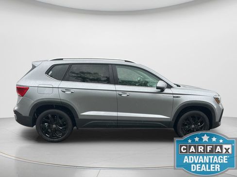 Used 2024 Volkswagen Taos SE image 6