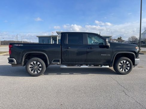 Used 2024 Chevrolet Silverado 2500 LT image 2