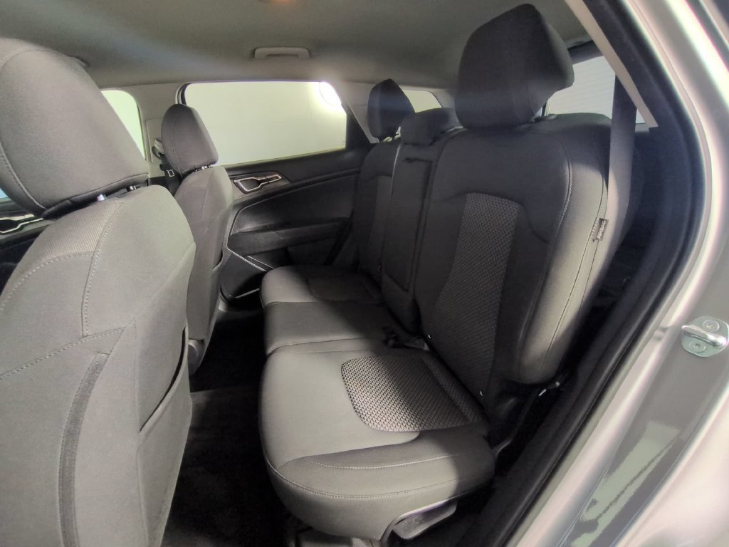 Used 2025 Kia Sportage LX FWD image 19