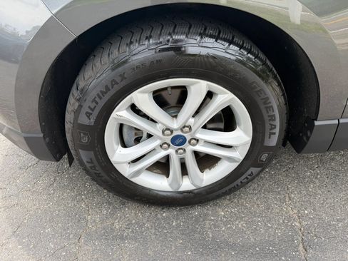 Used 2019 Ford Edge SEL w/ Equipment Group 201A AWD/4WD image 9