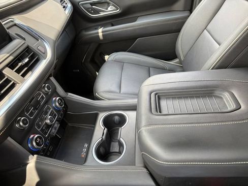 Used 2023 GMC Yukon SLT w/ SLT Premium Package AWD/4WD image 12
