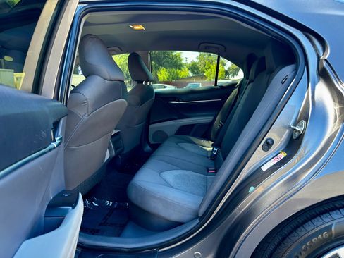 Used 2018 Toyota Camry LE FWD image 8