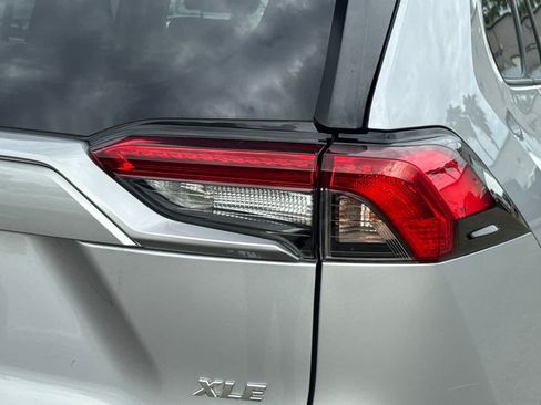 Used 2021 Toyota RAV4 XLE AWD/4WD image 16