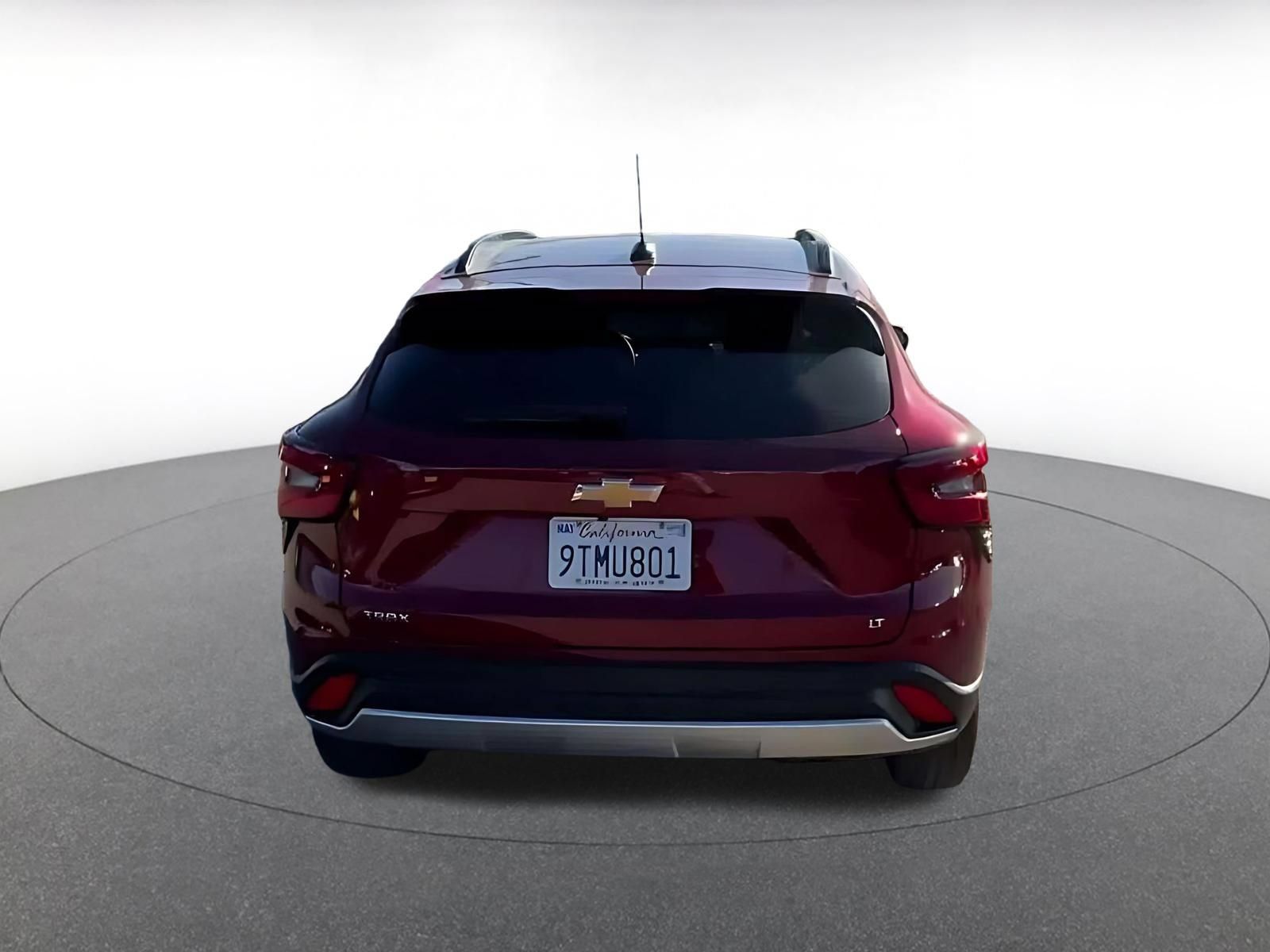 Used 2025 Chevrolet Trax LT FWD image 12