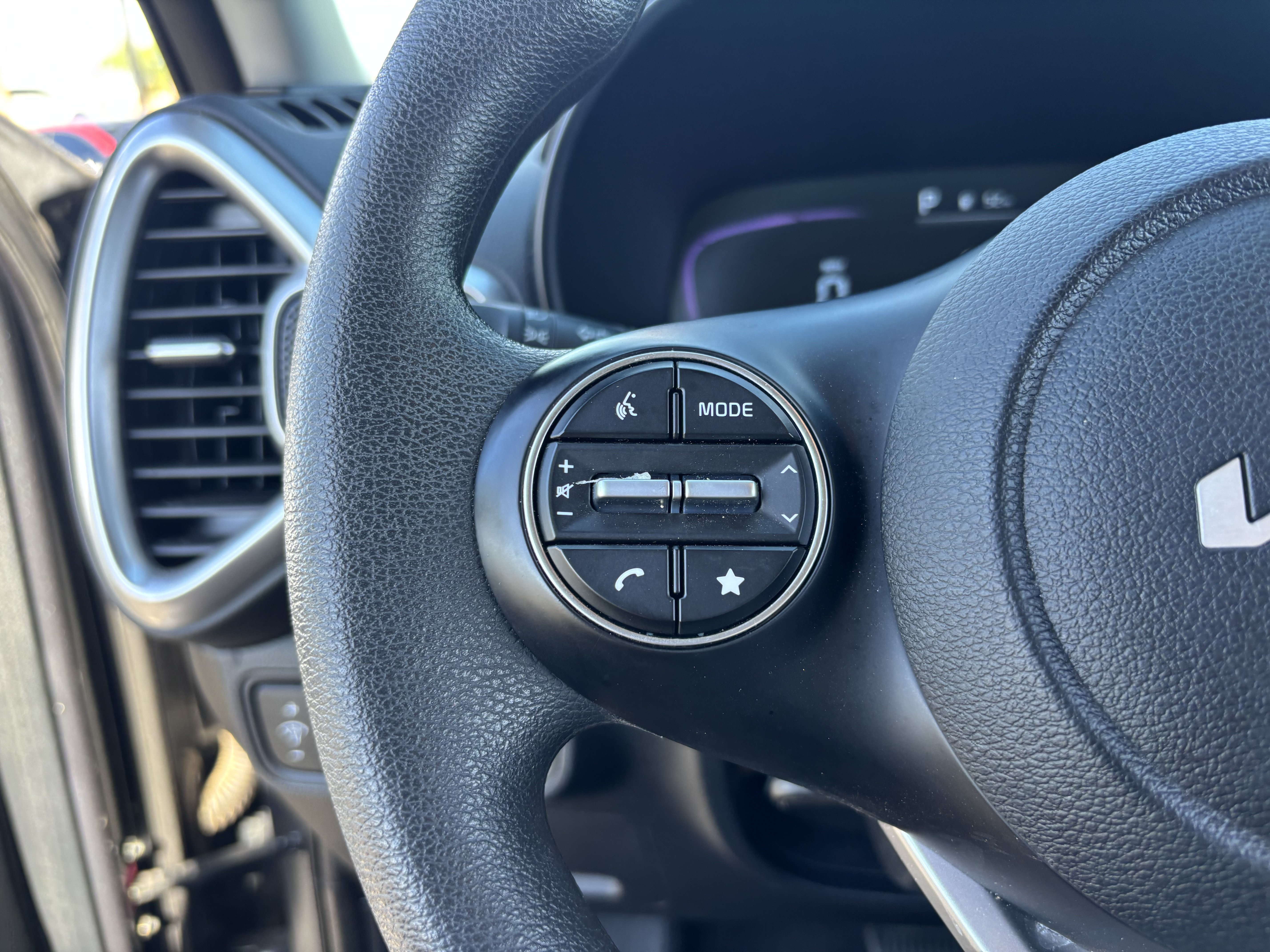 Certified 2025 Kia Soul LX w/ LX Technology Package FWD image 25