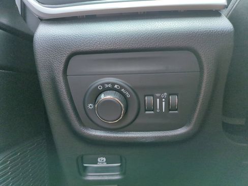 Used 2023 Jeep Grand Cherokee Altitude AWD/4WD image 26