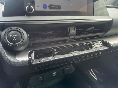 Used 2025 Toyota Prius LE image 36