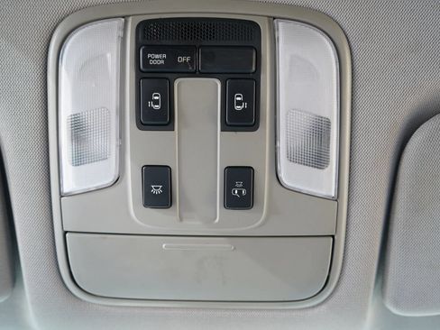 Used 2016 Kia Sedona LX w/ Option Group 020 FWD image 13