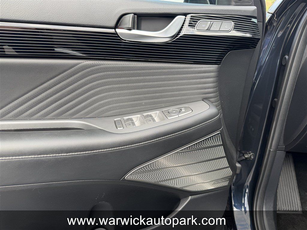 Used 2023 Hyundai Palisade Calligraphy w/ Winter Package FWD image 4