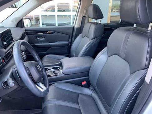 Used 2023 Honda Pilot Touring image 11