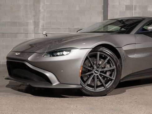 Used 2020 Aston Martin V8 Vantage Coupe image 28