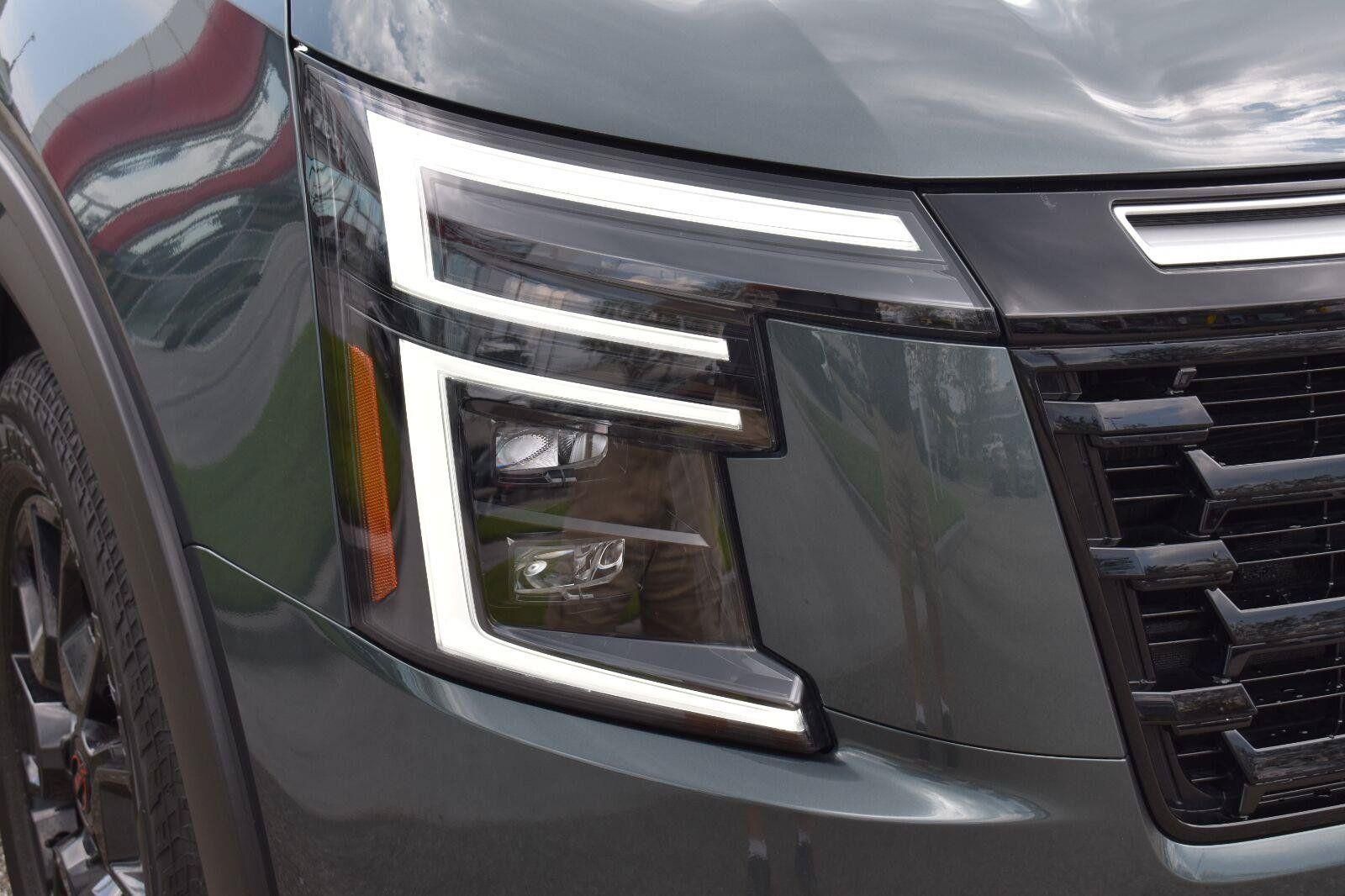 Certified 2025 Nissan Armada PRO-4X AWD/4WD image 19