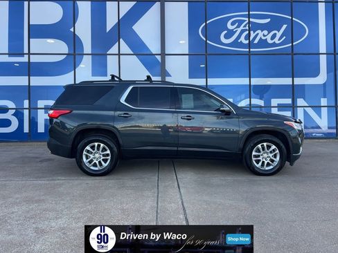 Used 2021 Chevrolet Traverse LT image 1