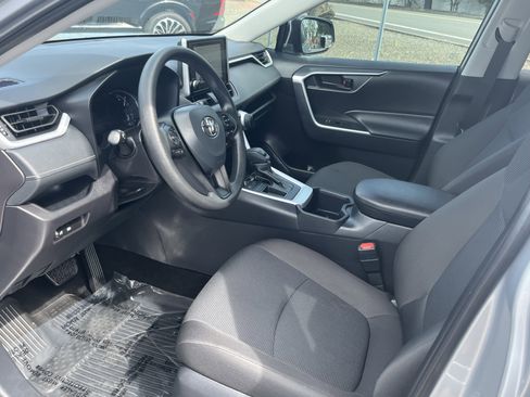 Used 2025 Toyota RAV4 LE image 9