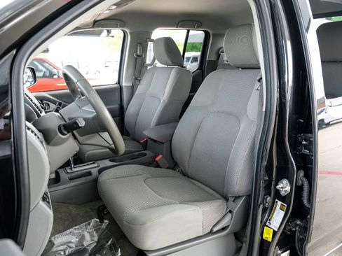 Used 2018 Nissan Frontier SV RWD image 29