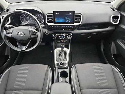 Used 2022 Hyundai Venue Limited w/ Cargo Package image 9