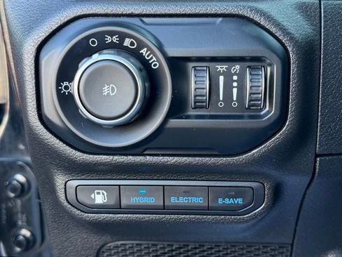 Used 2021 Jeep Wrangler Unlimited Sahara w/ Cold Weather Group AWD/4WD image 9