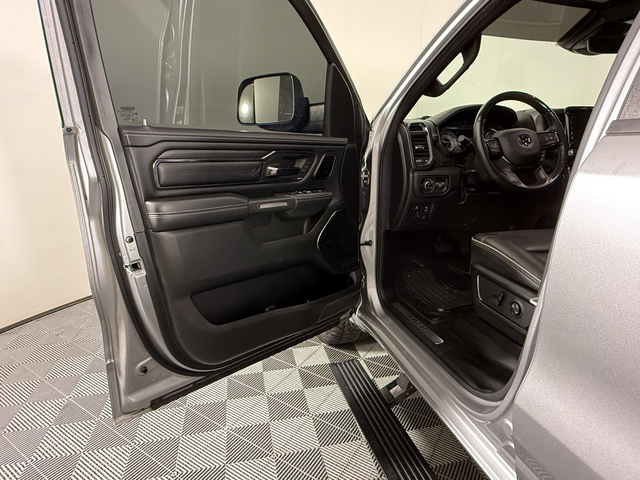Used 2022 RAM 1500 Limited w/ Night Edition AWD/4WD image 5