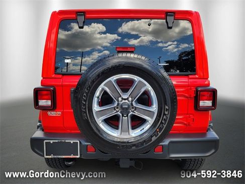 Used 2022 Jeep Wrangler Unlimited Sahara image 4