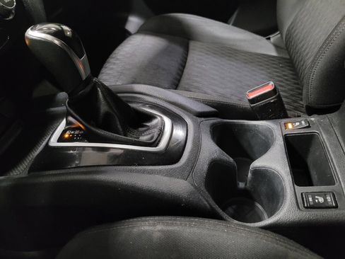 Used 2018 Nissan Rogue SV AWD/4WD image 26