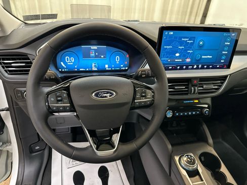 Used 2024 Ford Escape Platinum w/ Premium Technology Package image 3