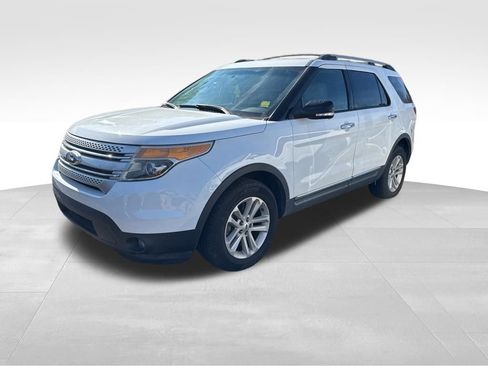 Used 2014 Ford Explorer XLT w/ Equipment Group 202A image 7