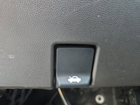 Used 2025 Chevrolet Silverado 1500 LT image 29