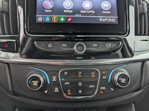 Used 2021 Chevrolet Traverse LT AWD/4WD image 17