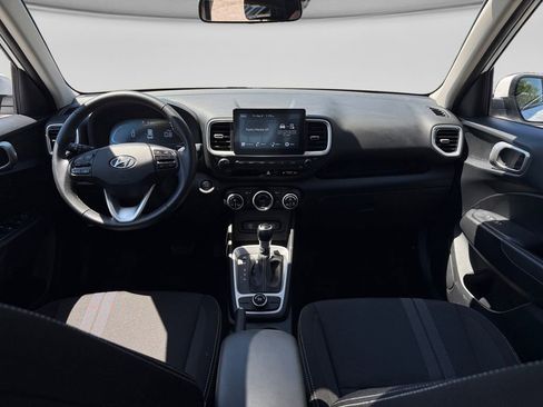 Used 2025 Hyundai Venue SEL FWD image 13