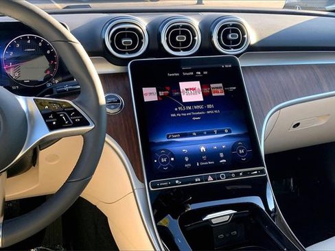 Used 2025 Mercedes-Benz C 300 4MATIC Sedan image 5