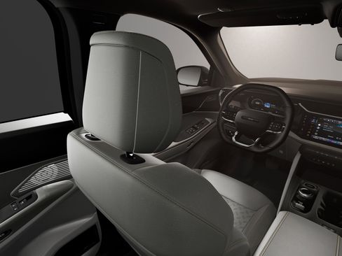 New 2026 Jeep Cherokee Overland w/ Advanced Pro Tech Group image 8