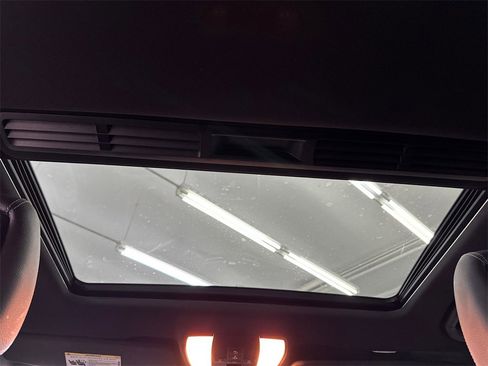 Used 2016 Mercedes-Benz E 350 Sedan image 22