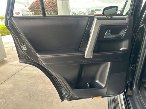 Used 2017 Toyota 4Runner Limited AWD/4WD image 18