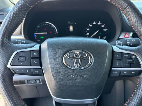 Used 2024 Toyota Sienna XSE FWD image 26