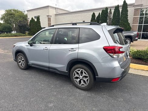 Used 2021 Subaru Forester Premium AWD/4WD image 3