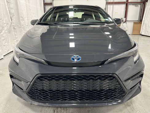 Used 2025 Toyota Corolla SE image 2