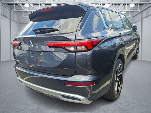Used 2024 Mitsubishi Outlander SE AWD/4WD image 3